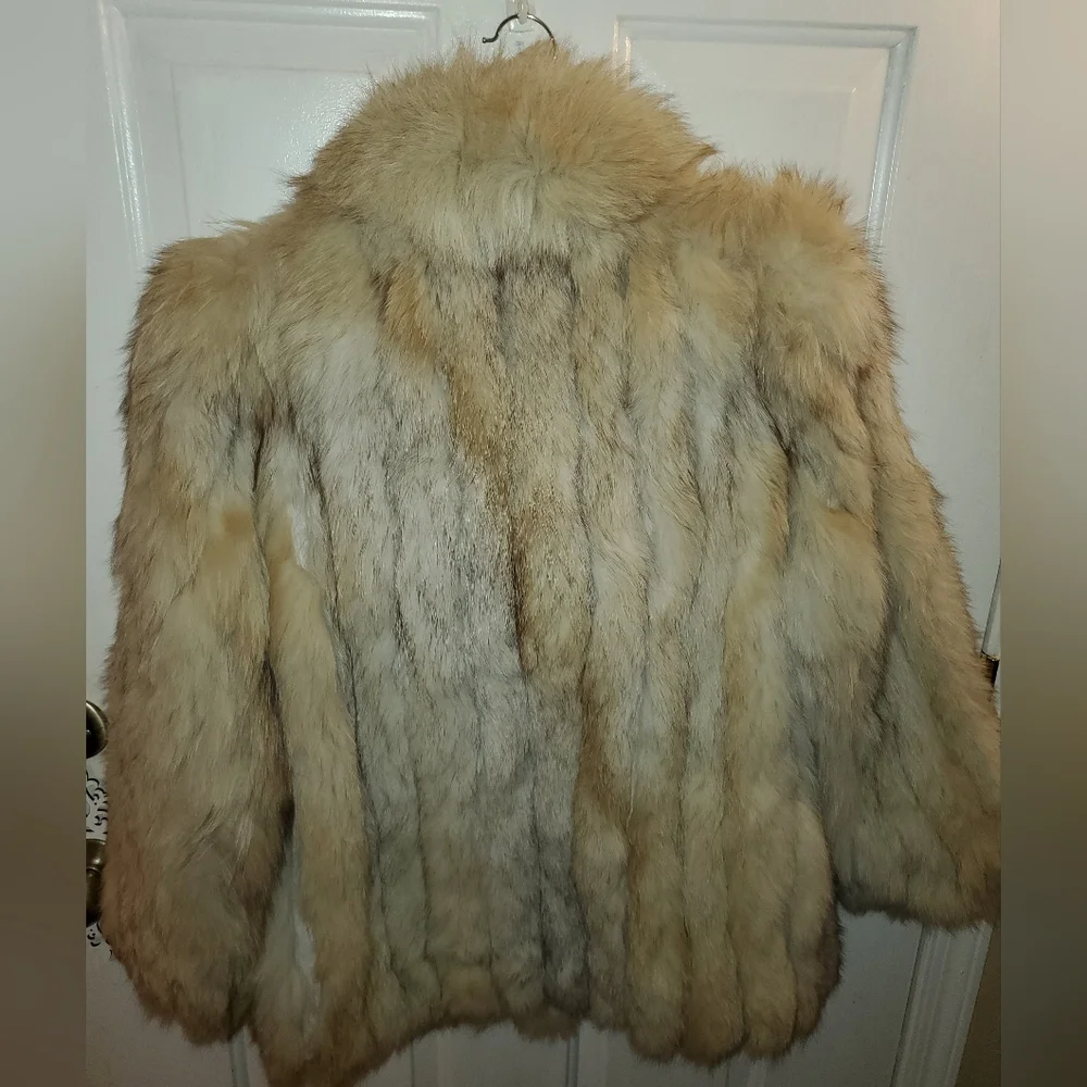 FULL & FLUFFY! FINLAND FOX FUR COAT by NIKI M - Picture 3 of 8